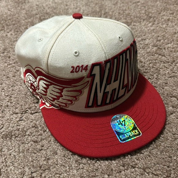 Red Wings rare 2014 winter classic SnapBack - Picture 1 of 5